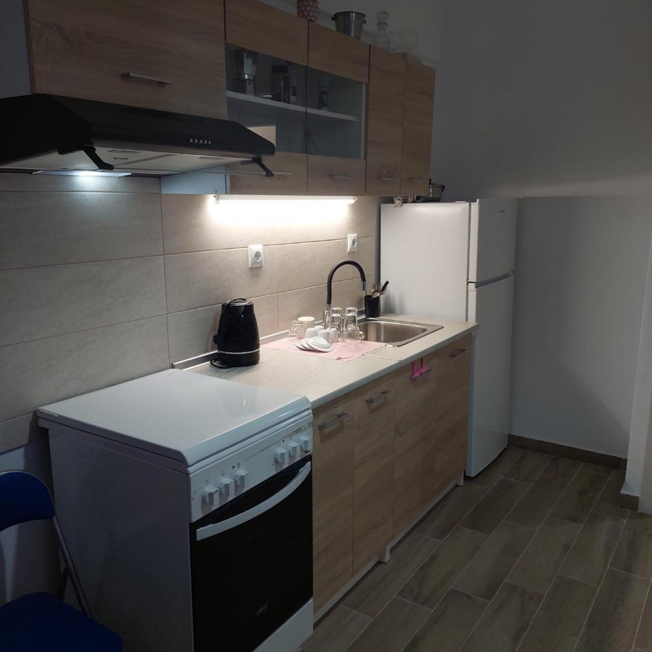 Small Studio Center 2 Tesalonika Bagian luar foto