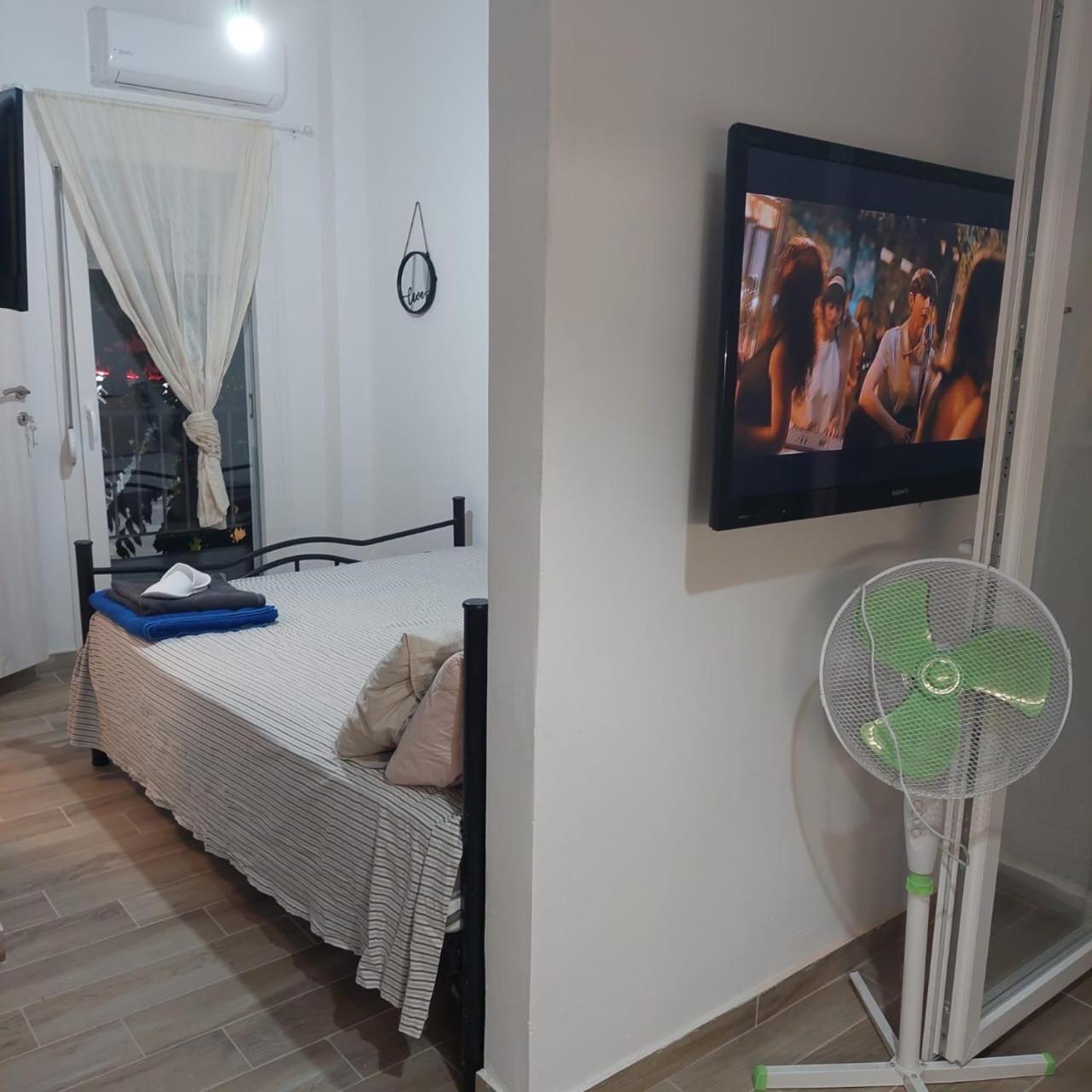 Small Studio Center 2 Tesalonika Bagian luar foto