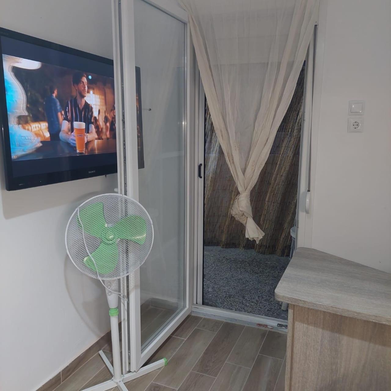 Small Studio Center 2 Tesalonika Bagian luar foto