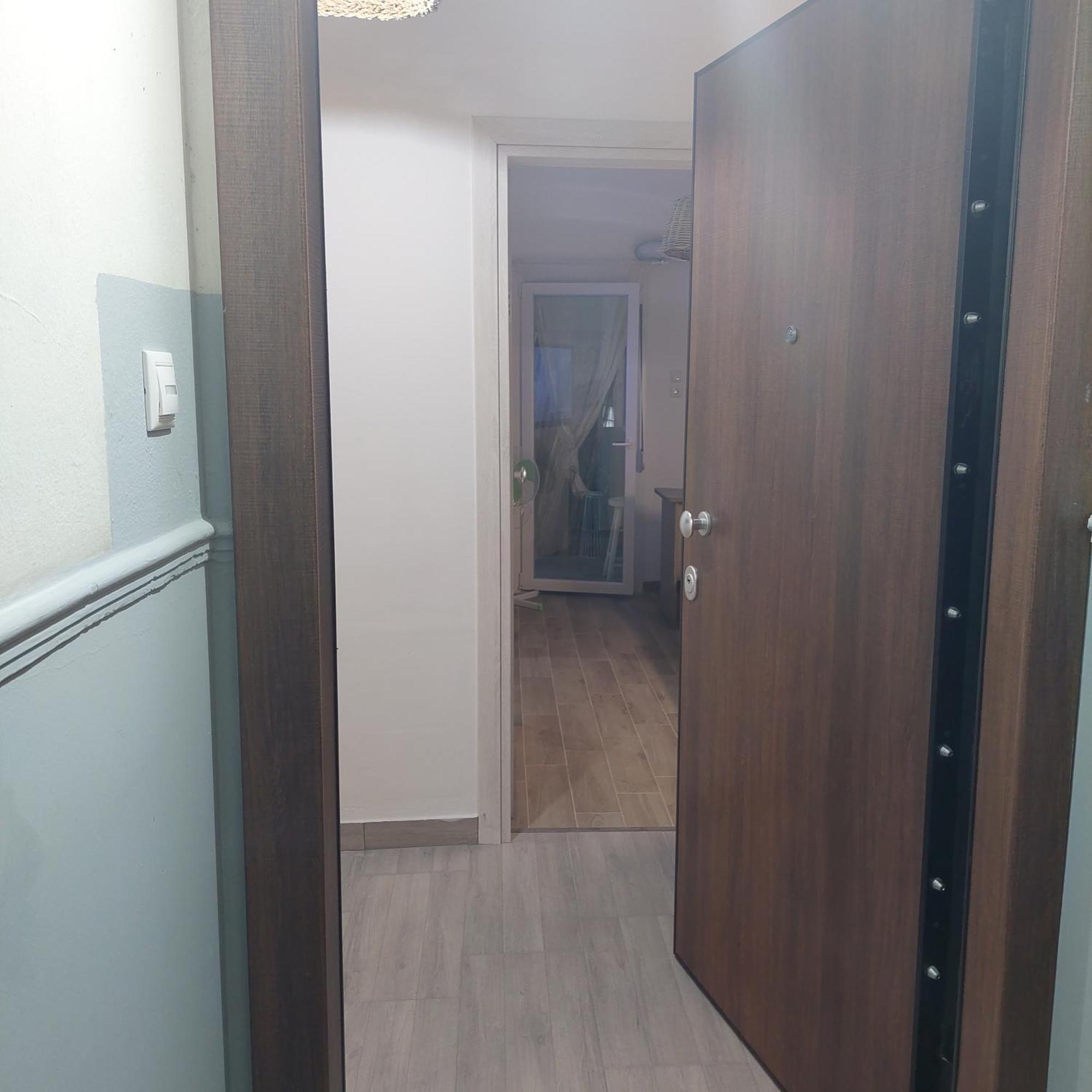 Small Studio Center 2 Tesalonika Bagian luar foto